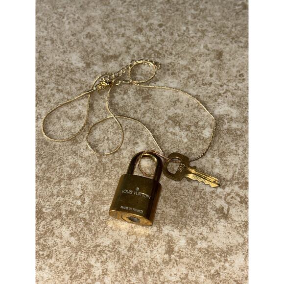 Louis Vuitton Purse Lock and Key Brass Authentic *Numbers do not match* - Picture 1 of 7